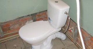 Установка приставного унитаза в Набережных Челнах - монтаж и подключение, СантехДомНбр от 5124 рублей