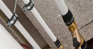 Замена труб водоснабжения в квартире: цена от 2050 руб. - СантехДомНбр